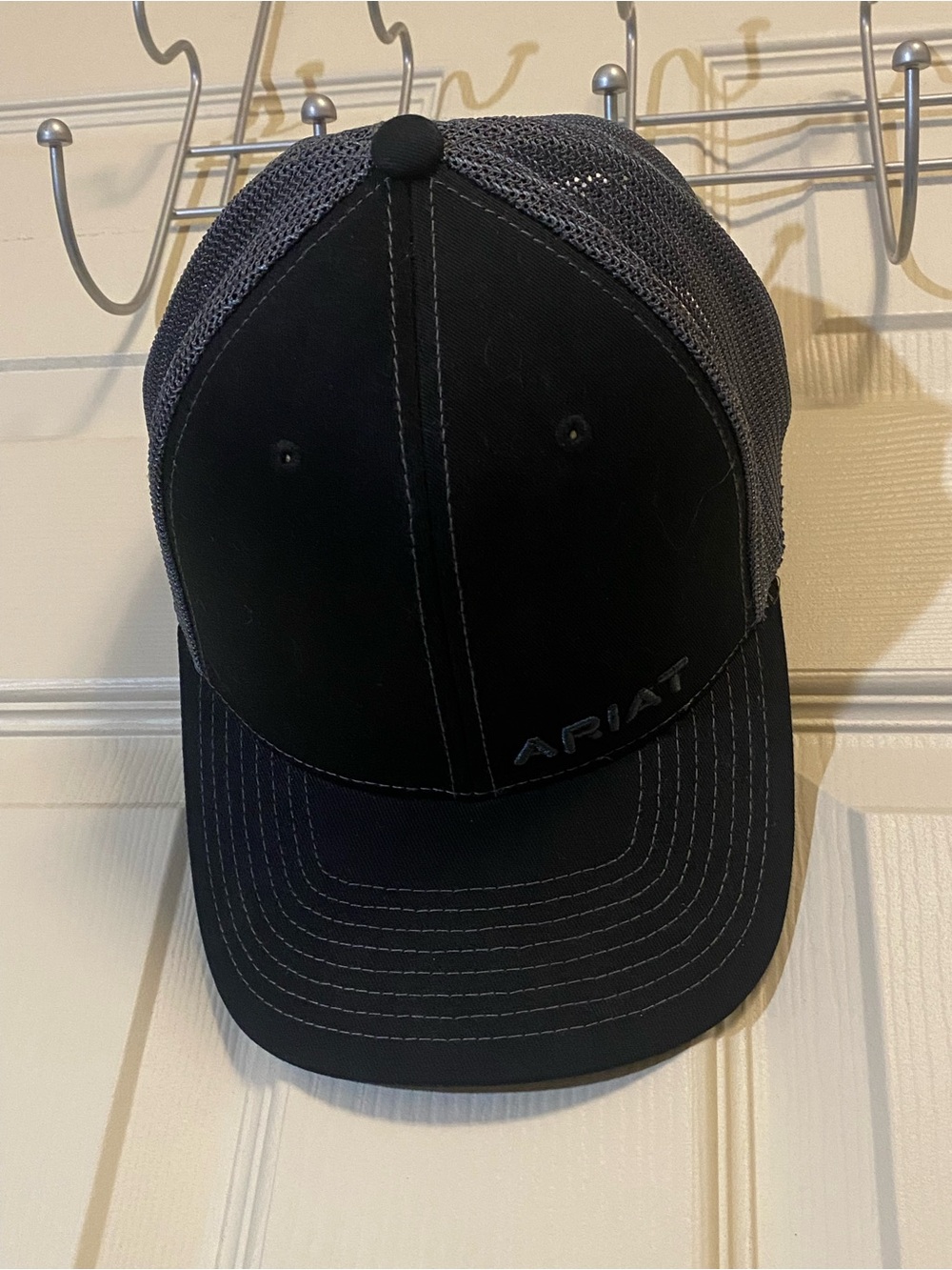 Ariat Men's Black Mesh-Back Baseball Cap